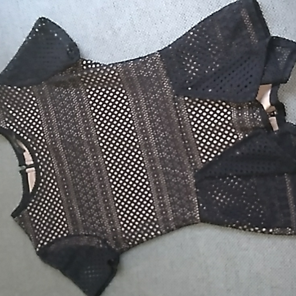 BCBG MAXAZRIA Black Short sleeve Cut Out Net Top Sz S Fitted Waist